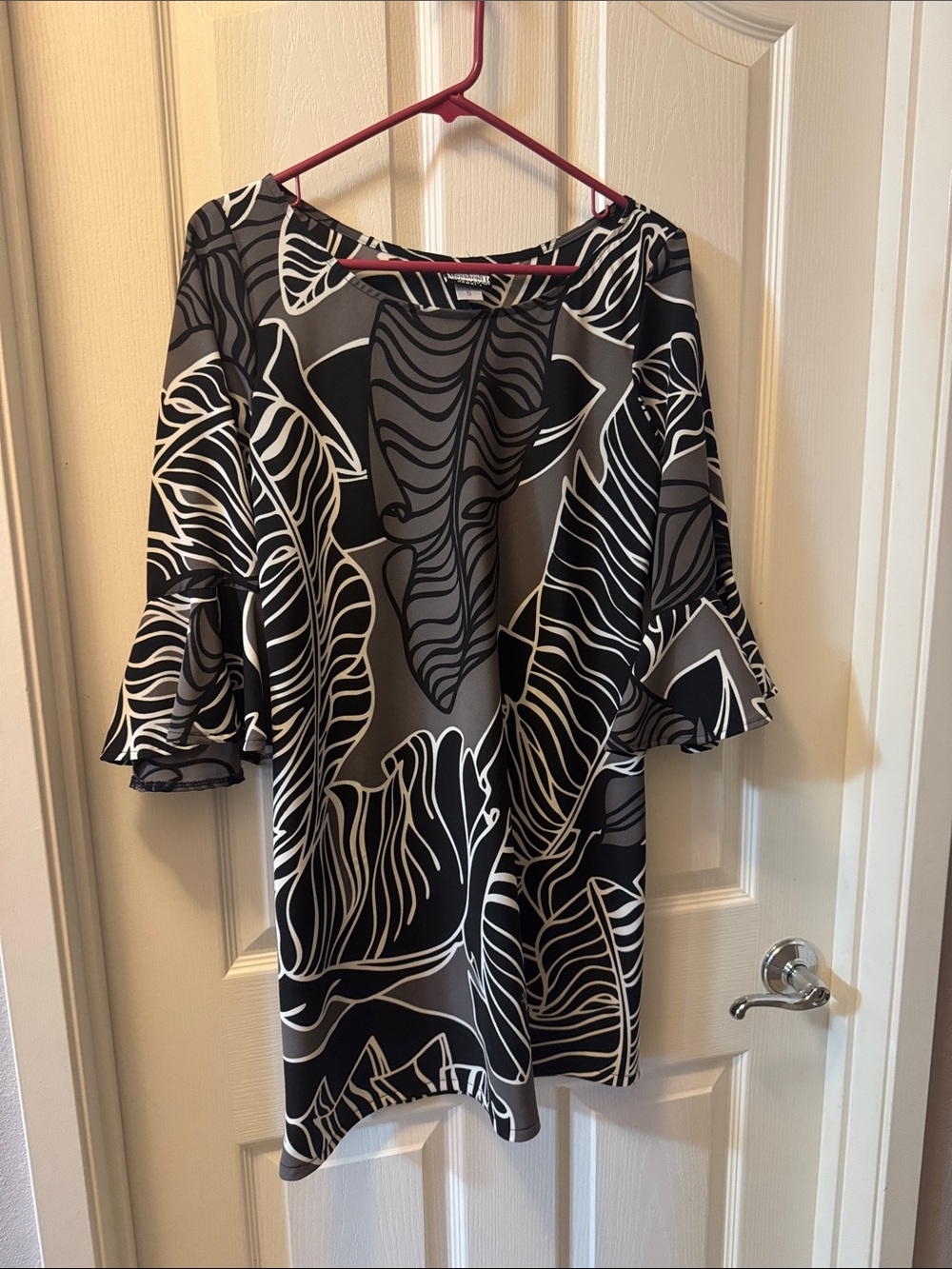 Manuheali’i Black & Gray Floral Ruffle Sleeve short dress